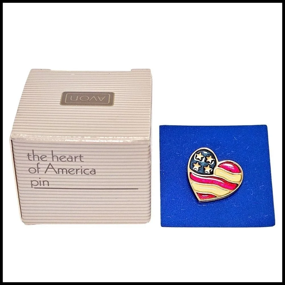 Avon Heart of America Patriotic American Flag Pin‎ Brooch Red White Blue Stars